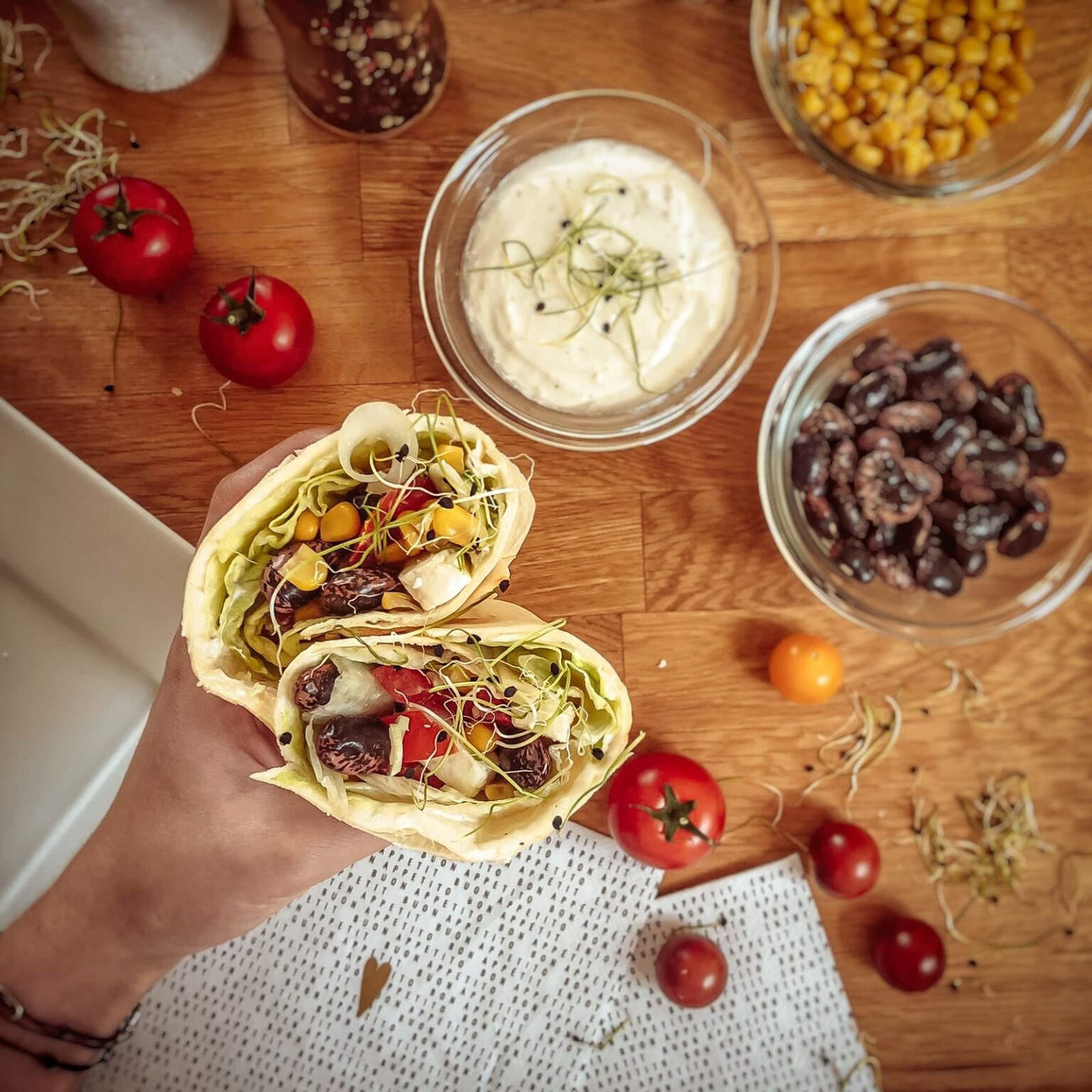 Vegetarischer HighProtein Wrap mit Sprossen Rauers Ernte